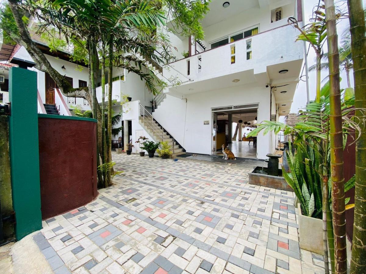 Copacabana Beach Hotel Хиккадува Экстерьер фото