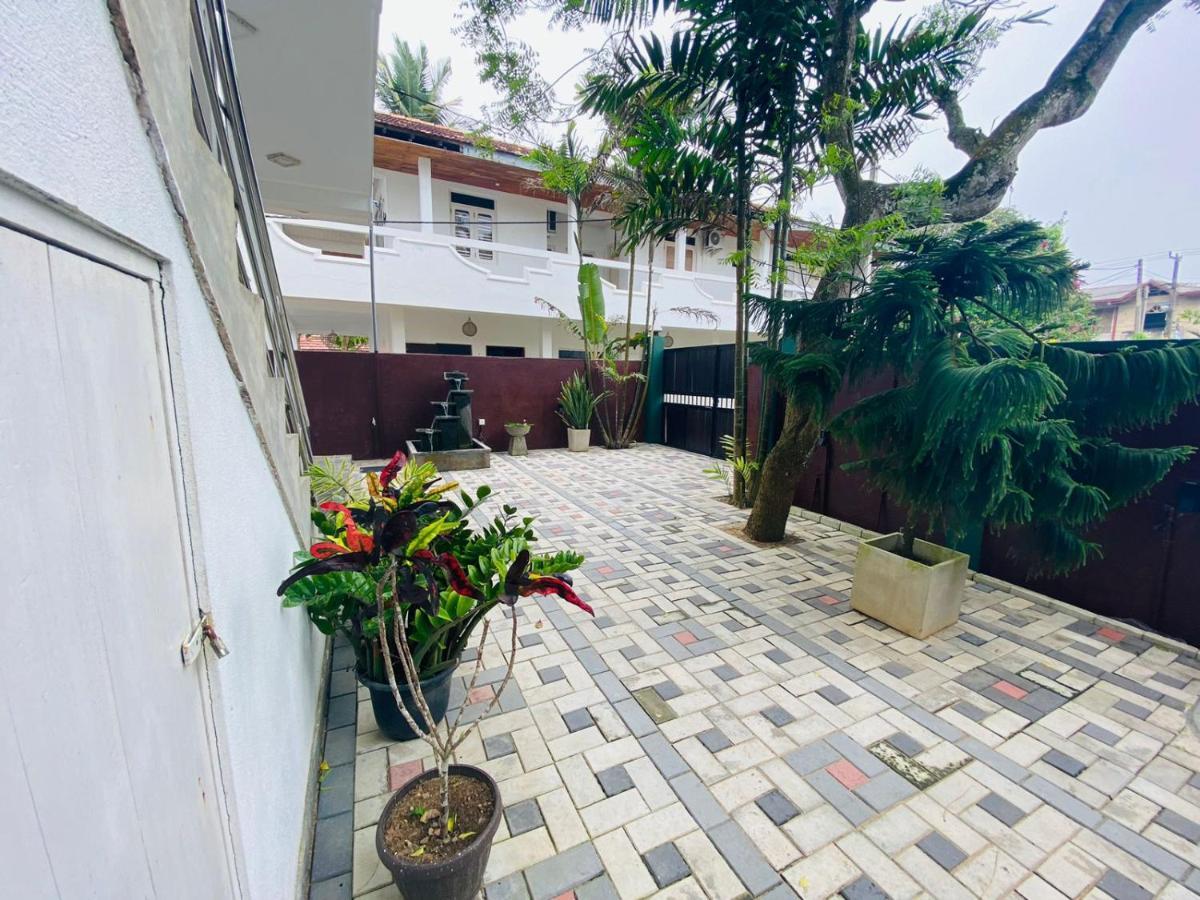 Copacabana Beach Hotel Хиккадува Экстерьер фото