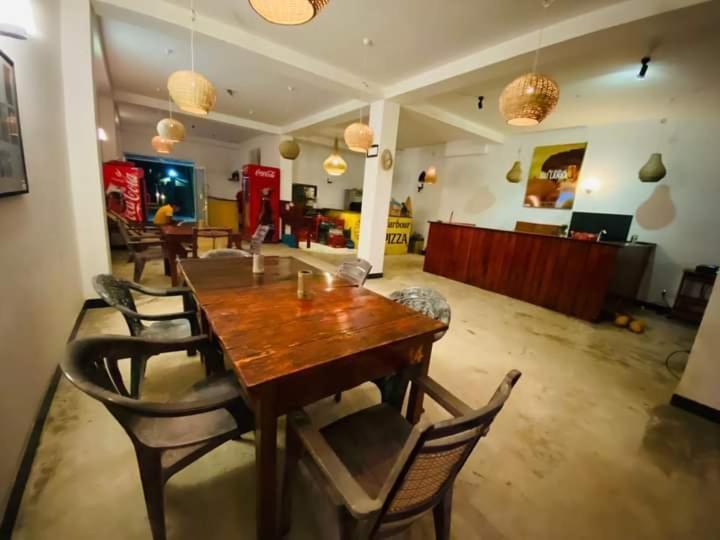 Copacabana Beach Hotel Хиккадува Экстерьер фото