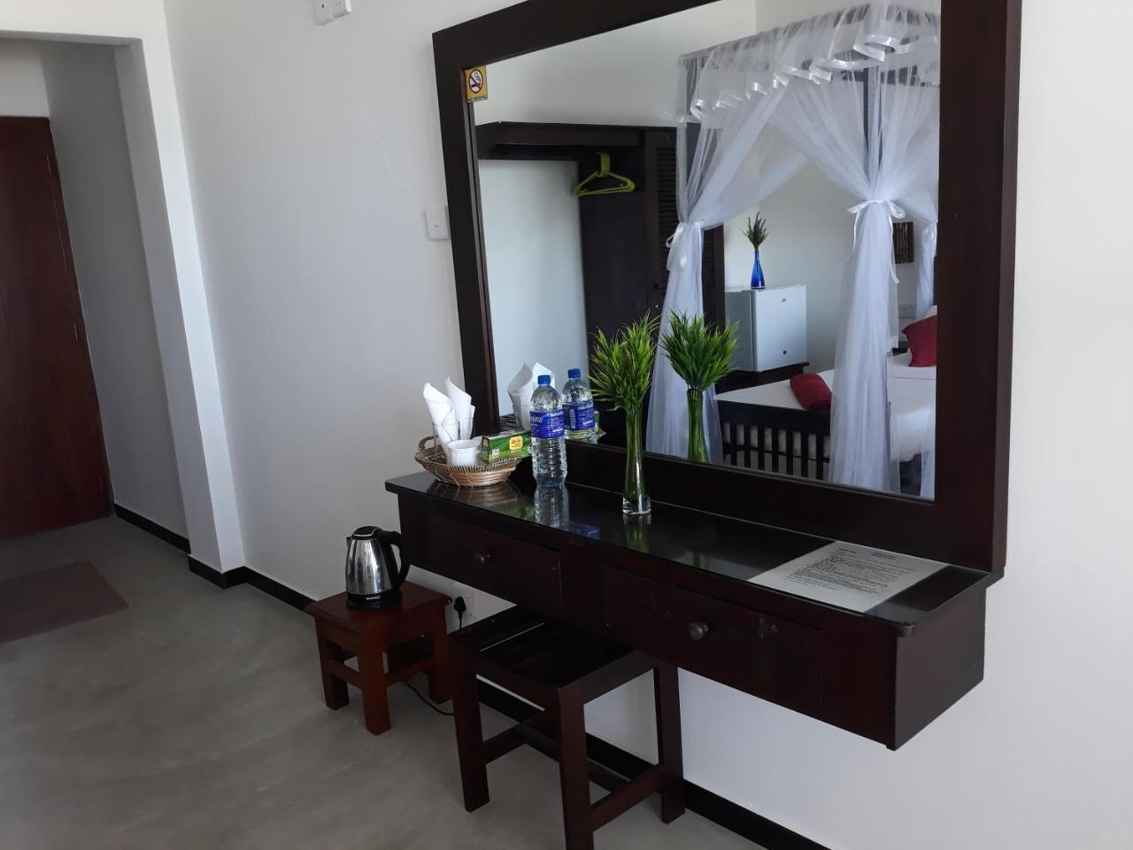 Copacabana Beach Hotel Хиккадува Номер фото