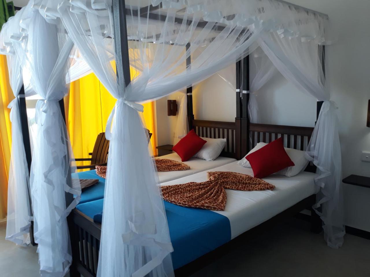 Copacabana Beach Hotel Хиккадува Экстерьер фото