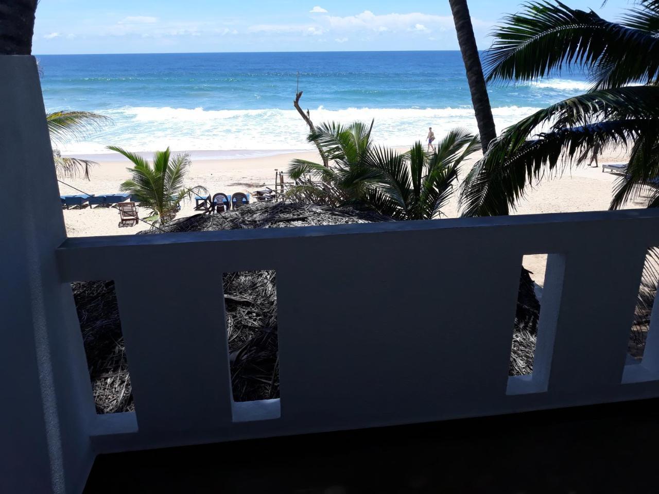 Copacabana Beach Hotel Хиккадува Экстерьер фото