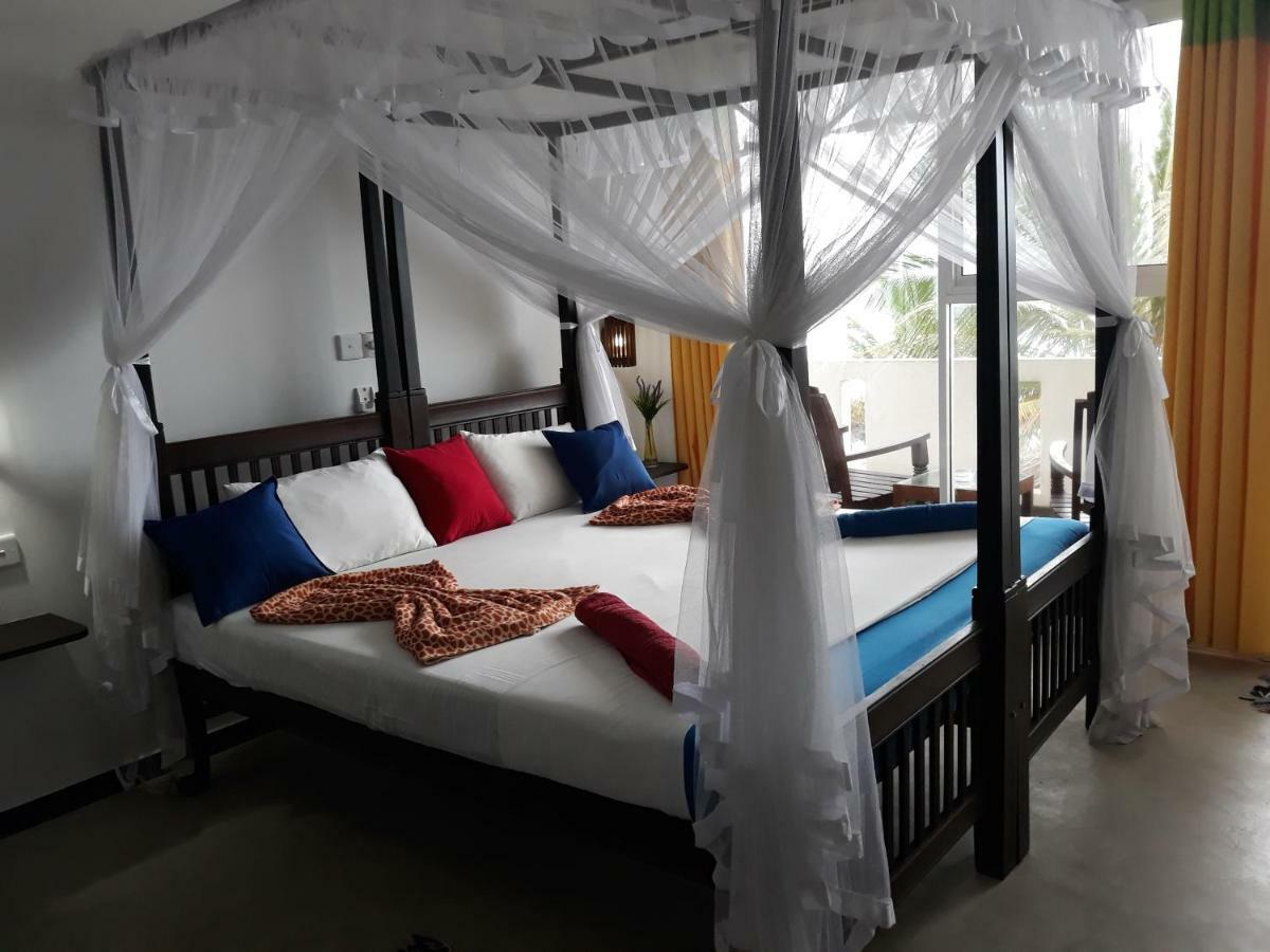 Copacabana Beach Hotel Хиккадува Экстерьер фото