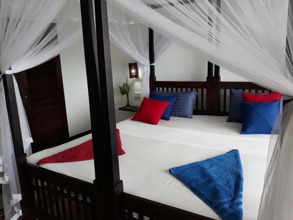 Copacabana Beach Hotel Хиккадува Экстерьер фото